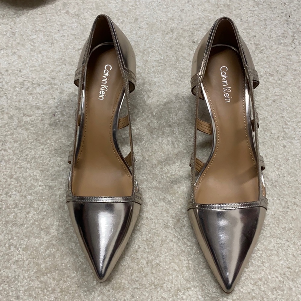 Calvin Klein pewter pump
